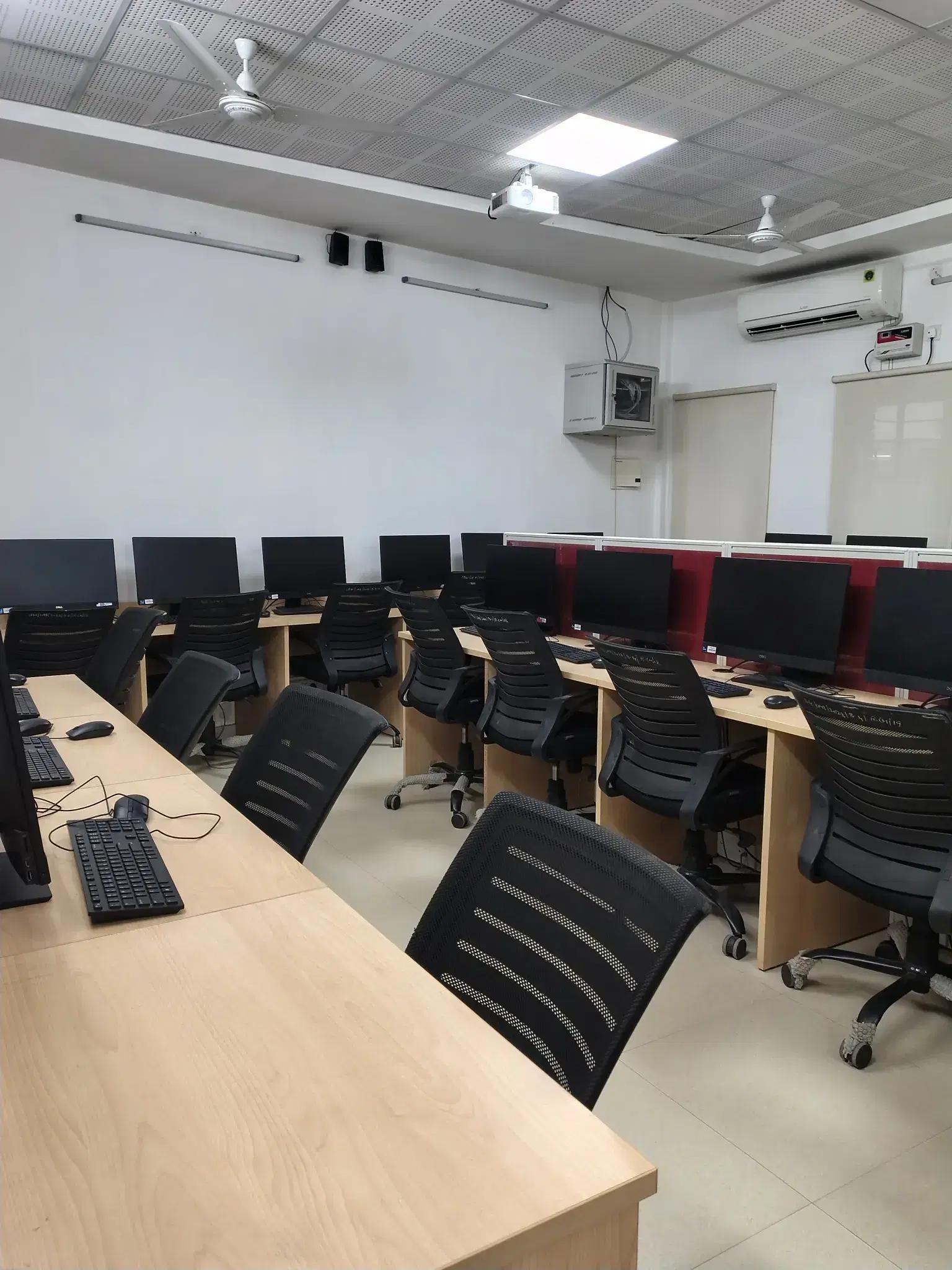 Shaheed Bhagat Singh College Academic Building photo 13